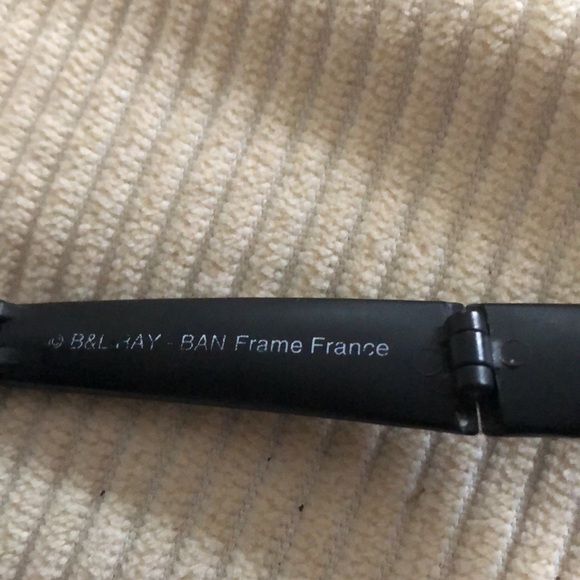 Authentic Vintage Ray Ban Folding Wayfarer Black Sunglasses. Soft finish/feel. - Picture 8 of 9